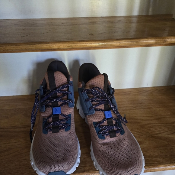 ON Sneakers hiking boots sneakers sz 10